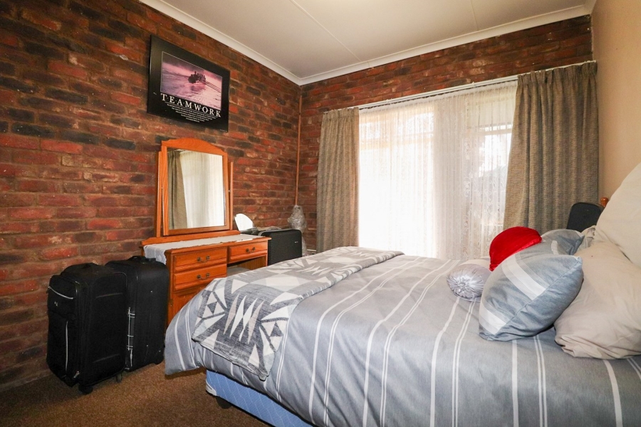 4 Bedroom Property for Sale in La Hoff North West